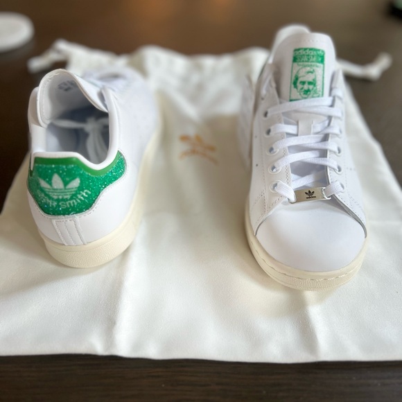 Adidas Kids White Sneakers with Green Accents - Picture 1 of 5